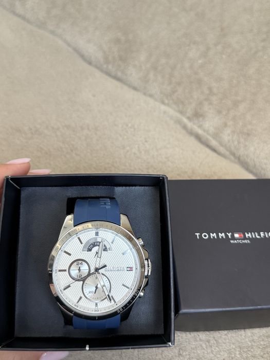 Часовник Tommy Hilfiger