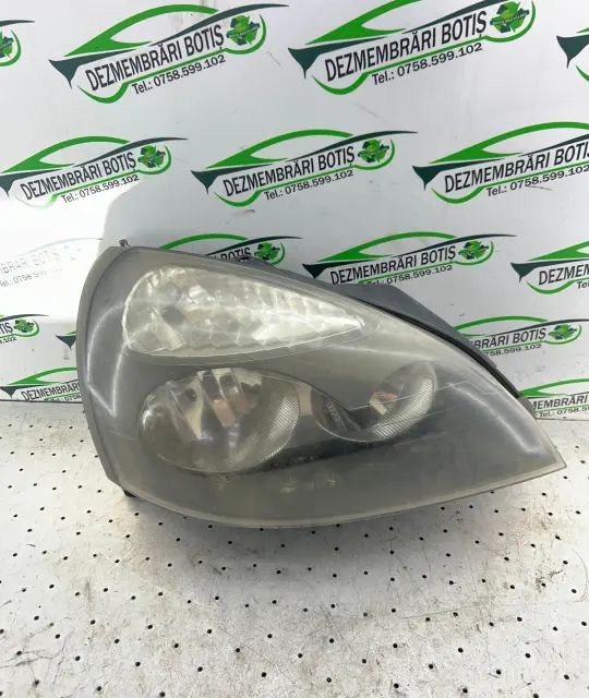 Far dreapta 8200509821 8200509821 Renault Clio 2005 1.2 MT (75 hp)
