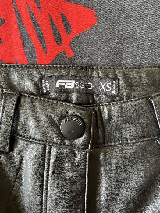 Pantaloni piele