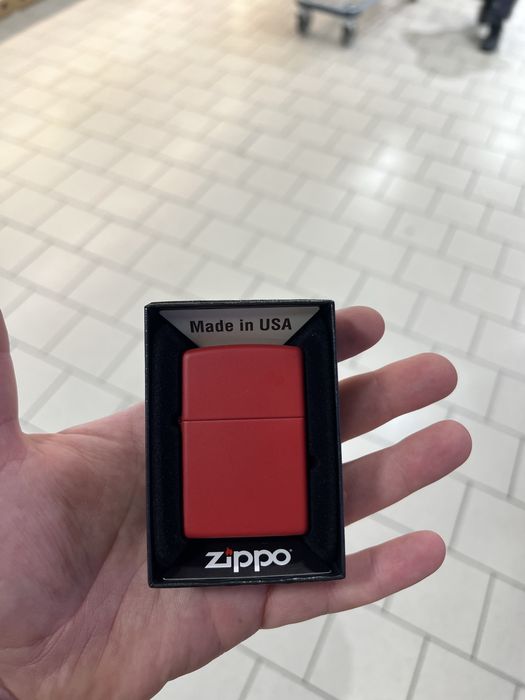 Bricheta originala Zippo USA Red Matte