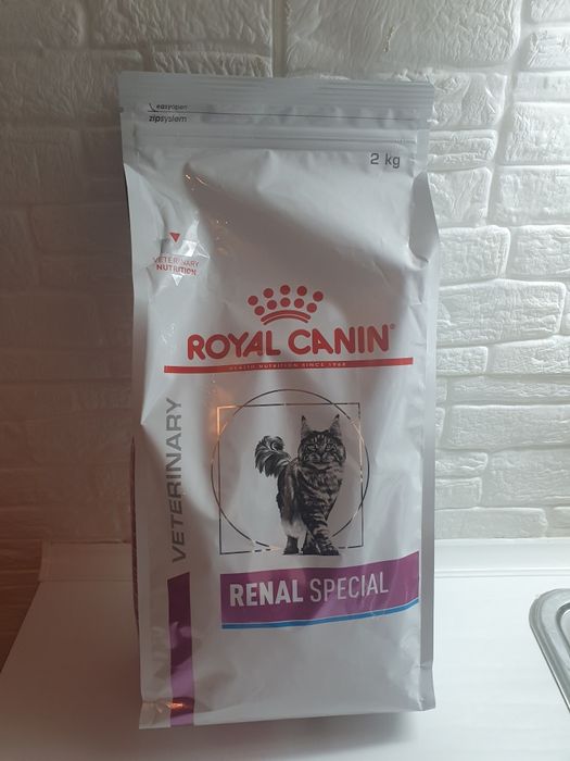 Суха храна и пастет за котки с хронична бъбречна недостатъчност