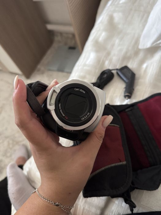 Продам видеокамера Sony Handycam DCR-SR33E