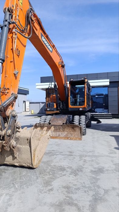 Экскаватор сотилади! 135.000$