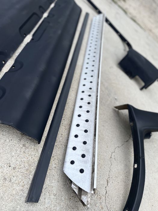 Пълен комплект оригинални степенки/прагове бмв Х5 Е53