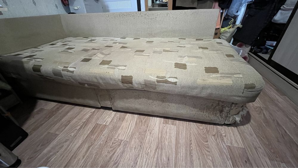 Диван с бельевыми ящиками