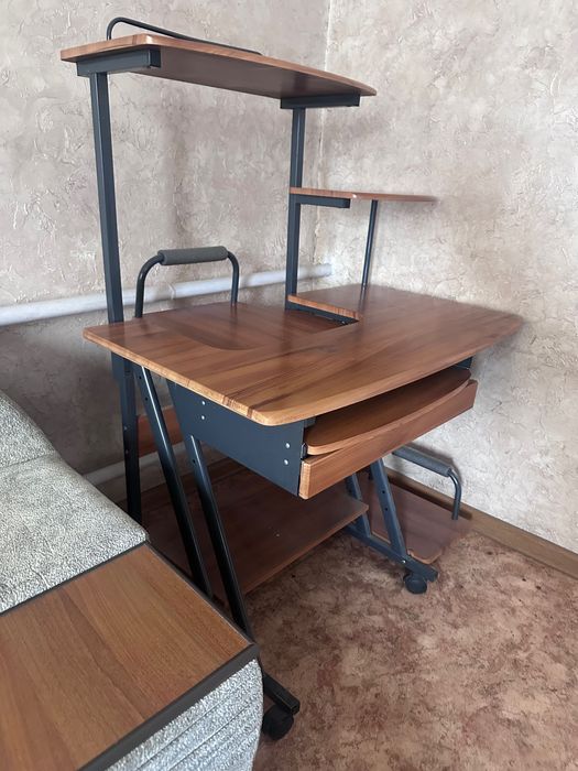 Компьютерный стол с доставкой на дом