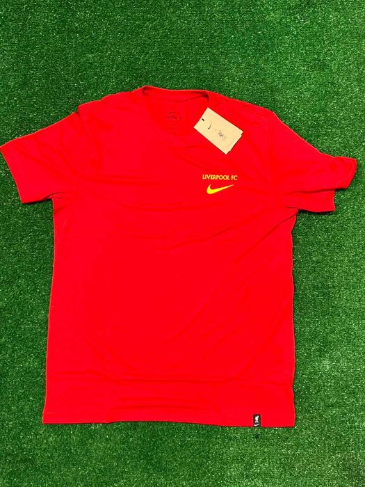 Спортна тениска на Ливърпул