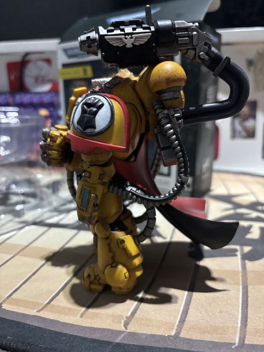 Figurina Warhammer ,,Imperial Fists Third Captain Tor Garadon"