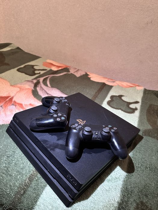 Пс 4 про . 2 джостика