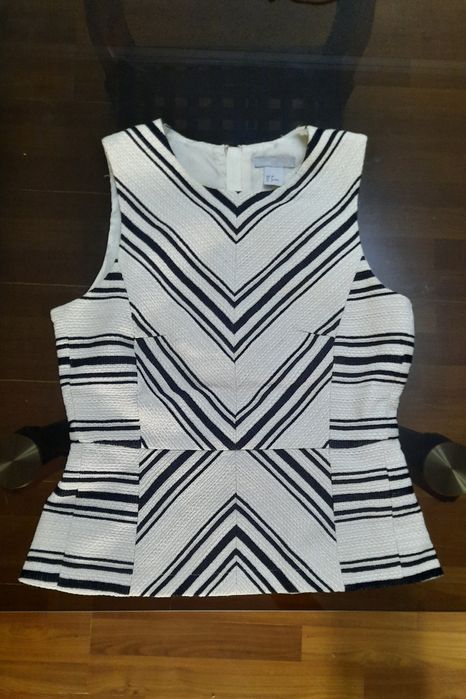 Топ H&M на стройную девушку