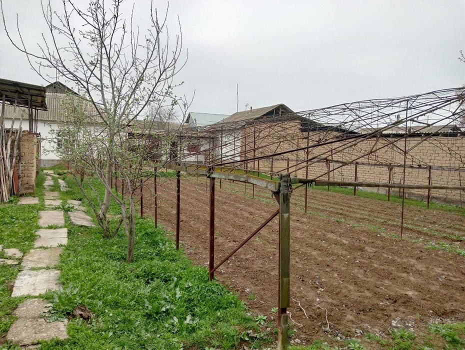 Uy sotiladi. Дом продаётся