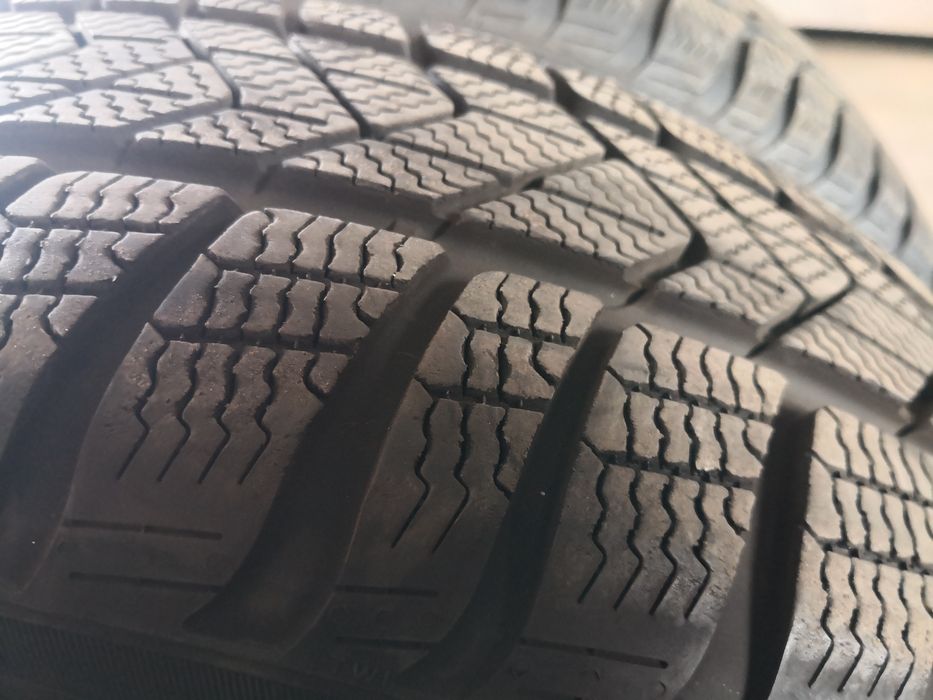 225 60 18 цола гуми като нови Pirelli dot 23