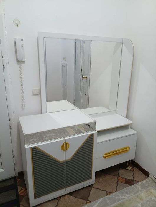 Комод с зеркалом 25000мн