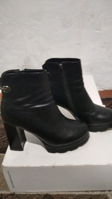 Продам сапожки красивый