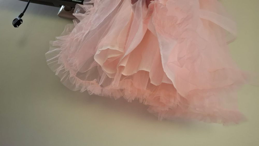 Красивое нарядное платье с пайетками