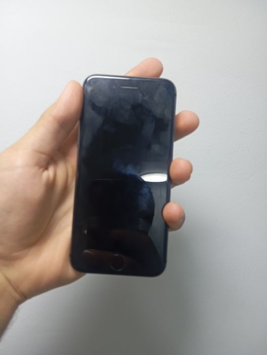 iPhone 8  64GB .