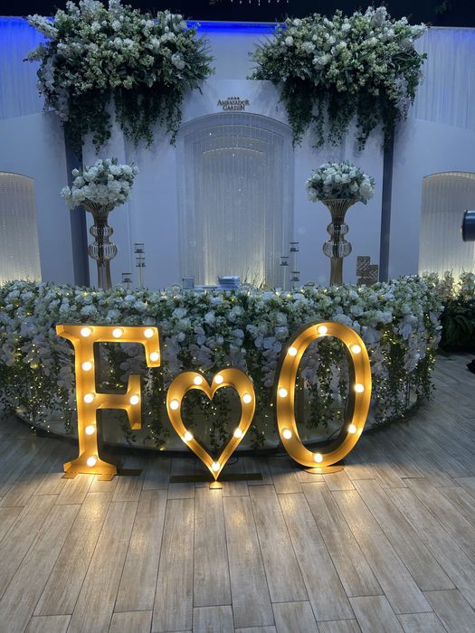 Litere luminoase volumetrice, panouri, audio-guestbook, cabino foto