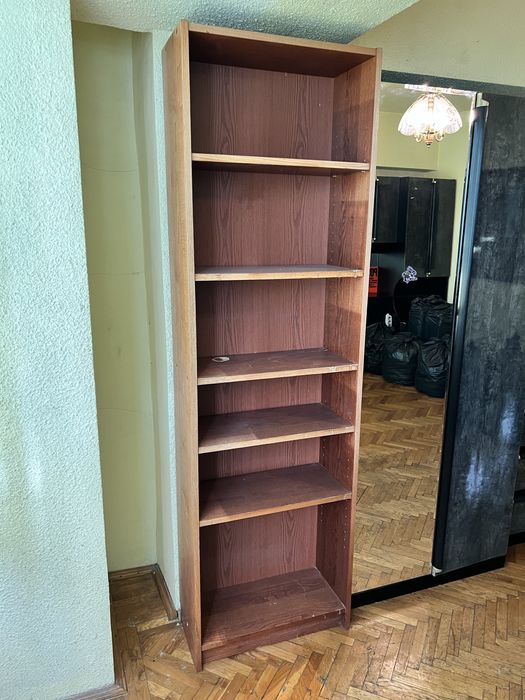 Vând etajerǎ din lemn