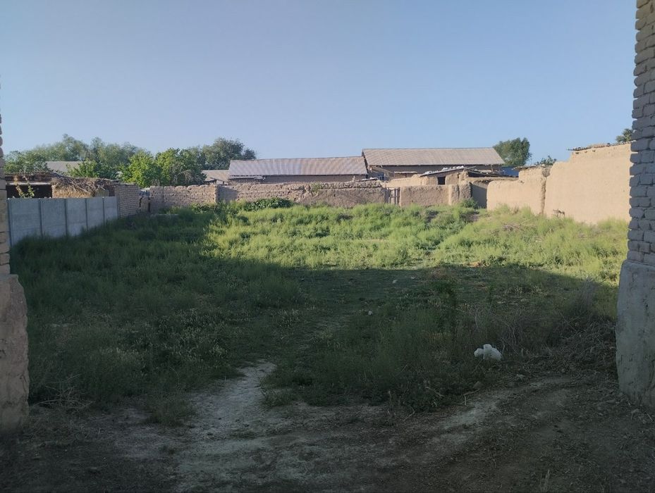 Hovli uchastka sotiladi