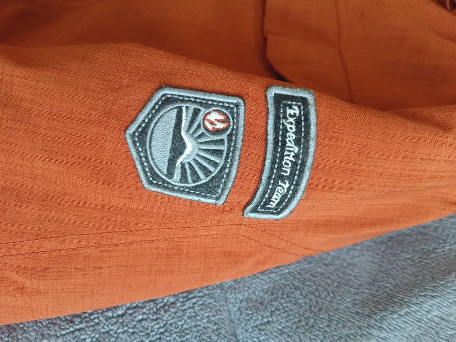 Зимно туристическо яке.