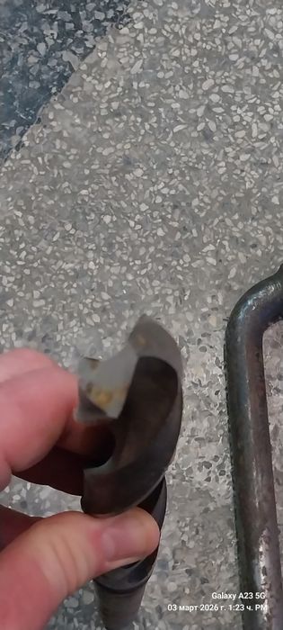 Ключ за стругарско менгеме и бургия за струг.