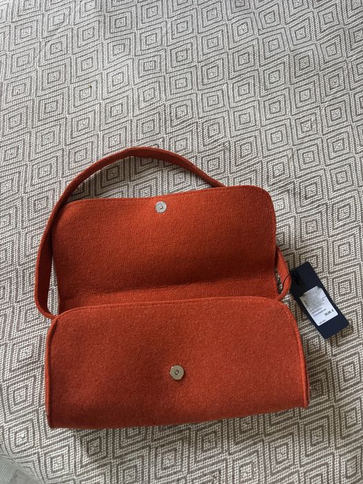 Войлочную сумку-багет продам