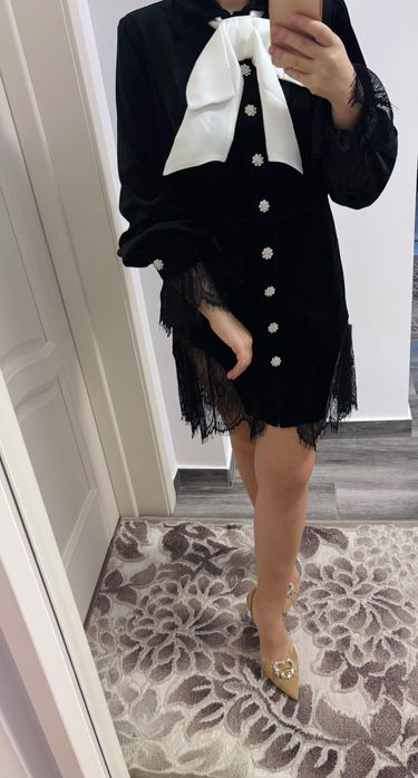 Rochie catifea cu dantela