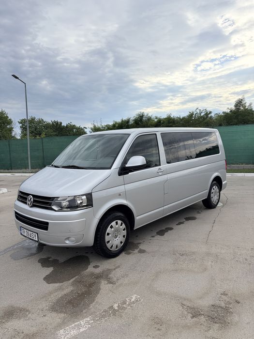 Volkswagen Caravelle 2.0 TDI 140 CP • 2012
