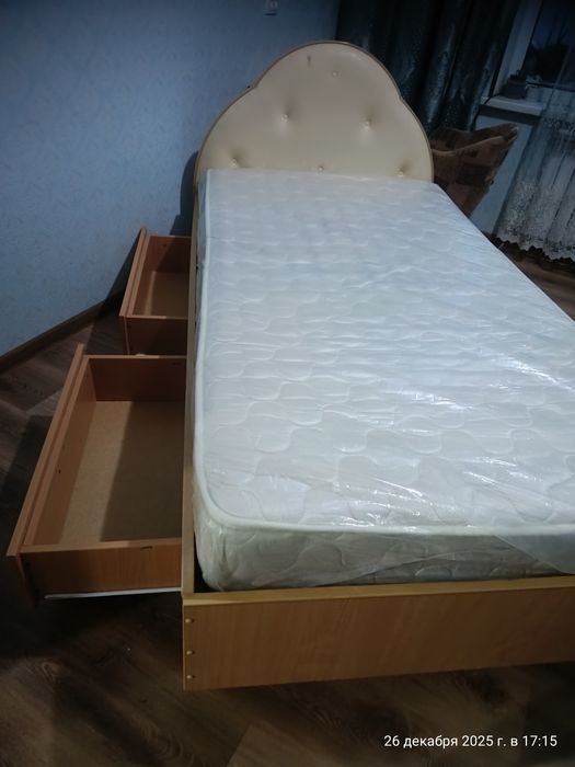 Продам кровать полуторо спальную