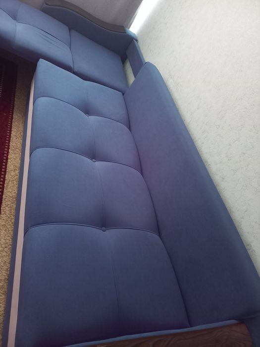 Диван угловой. Раскрываеться