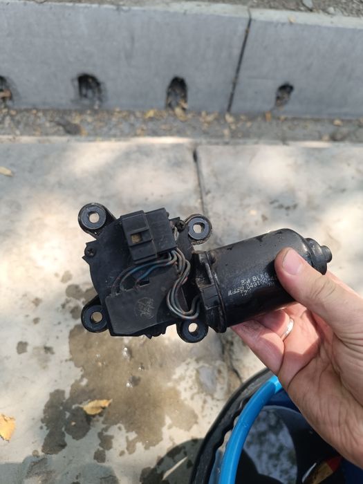 Моторчик дворников Mazda 323