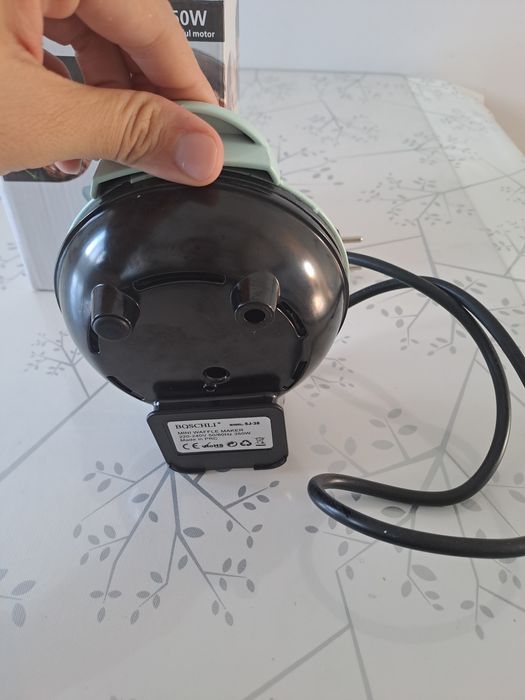 Продам вафельницу в отличном состоянии