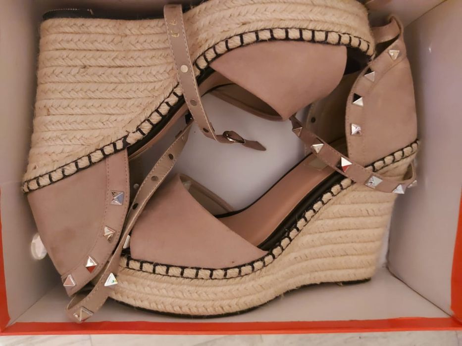 Босоножки на платформе.