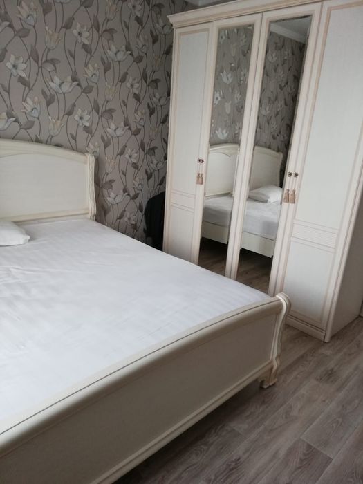 Продаю спальный гарнитур