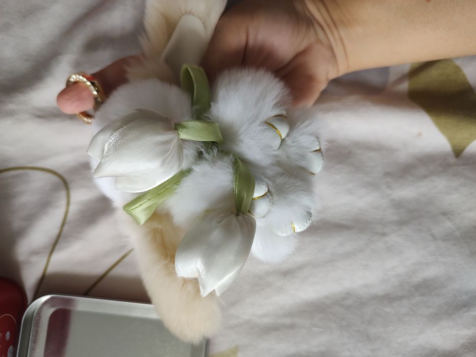 Breloc iepuraș fundiță lalea+ cutie