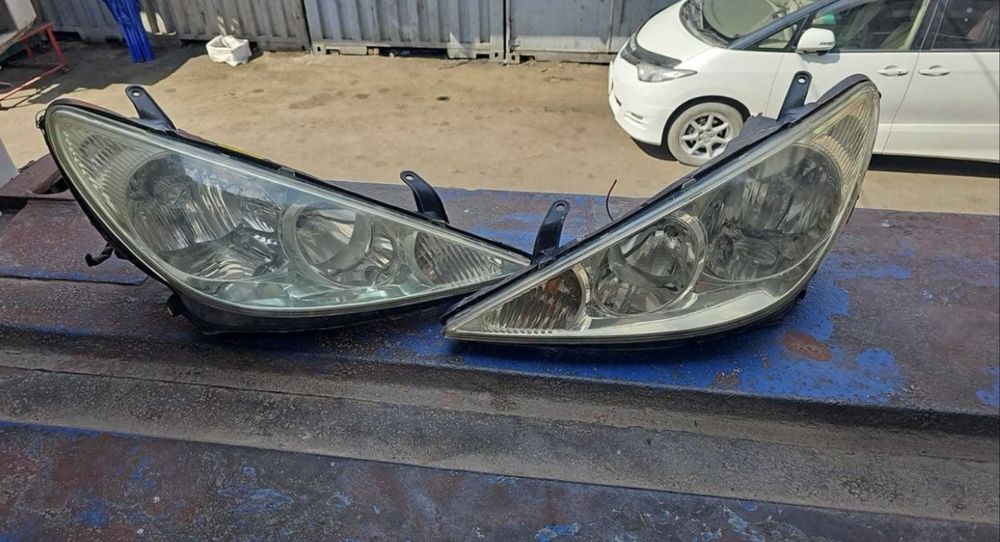 фары на Toyota Estima