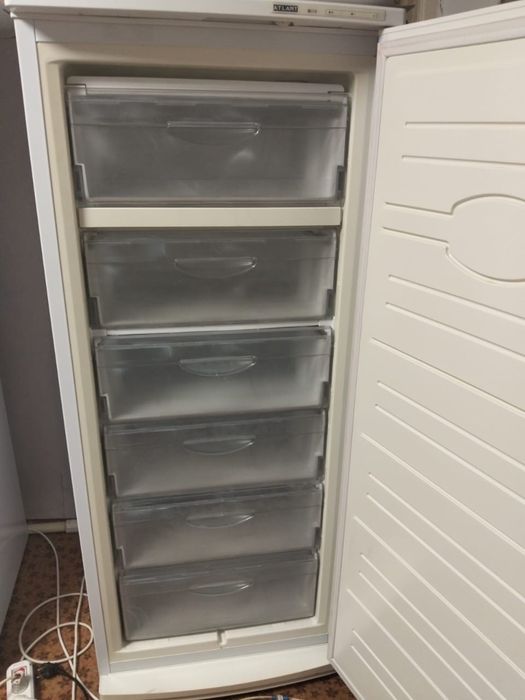 Продам морозильник