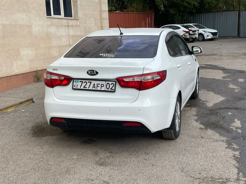 Машины в режиме такси.