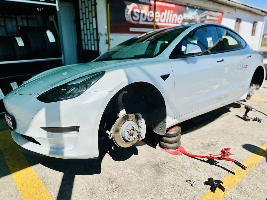 Jante / Anvelope / Vulcanizare / Depozit / Hotel Anvelope | Pirelli