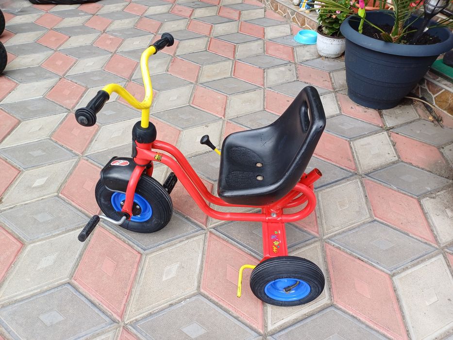 Tricicleta copii în stare impecabila cu roti cu cameră de aer