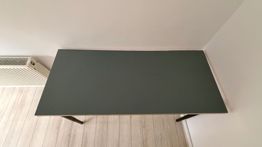 Birou IKEA LAGKAPTEN/OLOV, 140x60 cm – blat verde-gri, picioare reglabile