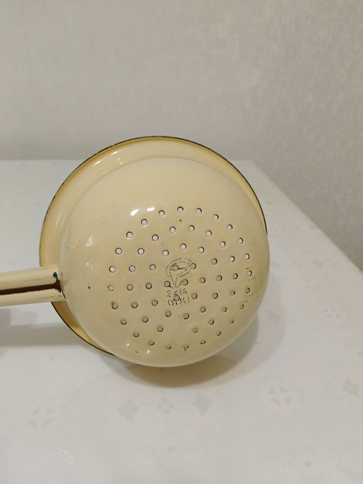 Продам дуршлаг, сахарница,стаканы