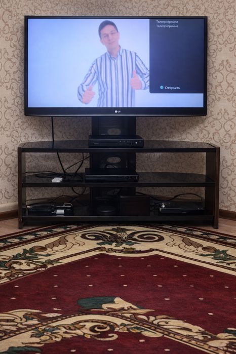 Телевизор с подставкой