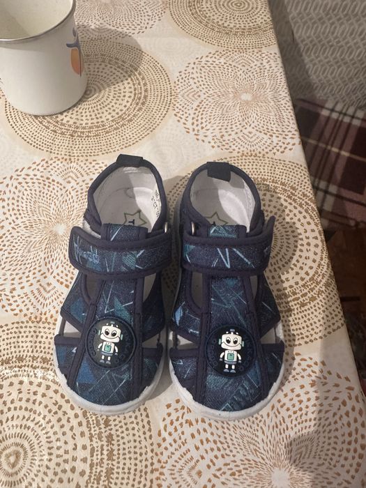 Продам сандалики