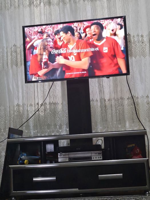 Televizor sotiladi 40tali