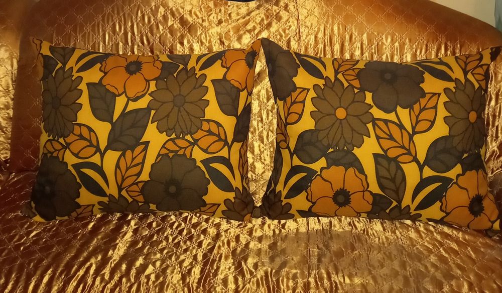 Две голями декоративни възглавниции