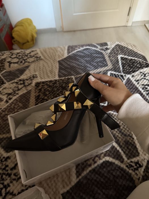 Stiletto negri, clasici și eleganți