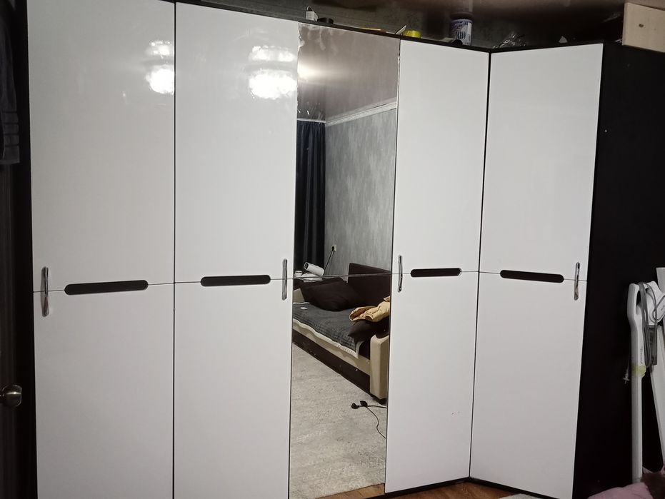 Продам большой шкаф