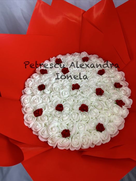 Buchet 101 trandafiri spuma