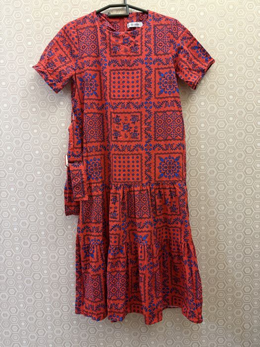 Продам недорого женские  платья